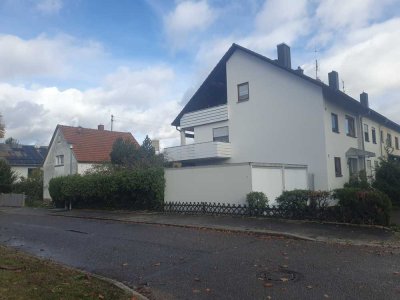 Kapitalanleger: 4,5 Zimmer Eigentumswohnung in gepflegtem 3-Familienhaus in 76149 Karlsruhe-Neureut