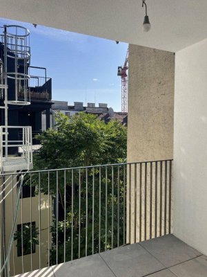 SCHMUCKSTÜCK IN TOLLER LAGE! Neue, hochwertige 4 Zimmer-Dachgeschoßwohnung!