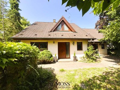 Attraktives Zweifamilienhaus mit großem Garten & Doppelgarage – Perfekt für Familien oder Investoren