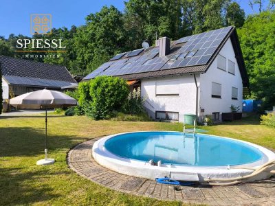 Modernes 3-Familienhaus mit Pool in Waldrandlage