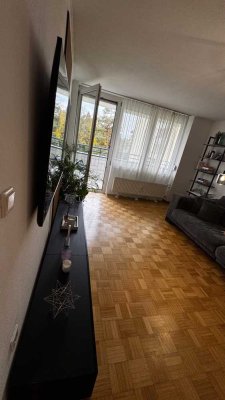 Gepflegte 2-Zimmer-Wohnung mit Blick ins Grüne, U-Bahn-Nähe,...