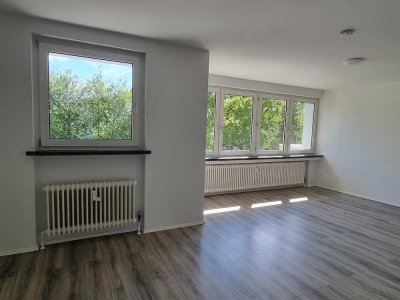 Helle 4-Zimmer-Wohnung mit Balkon, Einbauküche und toller Raumaufteilung!