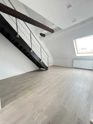 +++ Lichtdurchflutete Galeriewohnung in ehem. Fabrikantenvilla mit 4-Zi.++zentral in Schorndorf +++