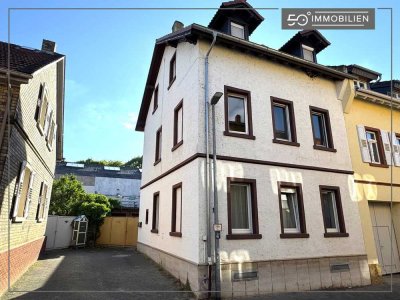 Vermietetes Zweifamilienhaus mit sonniger Dachterrasse und Hof in praktischer Ortslage