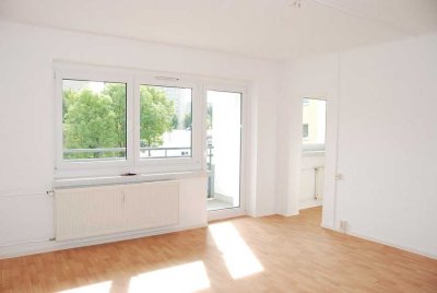 Helle 1-Raum-Wohnung mit Balkon und Dusche