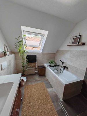 Einziehen & Wohlfühlen – renovierte 3-Zimmer-Whg. mit toller Aussicht,  modernem Bad - Sackgass