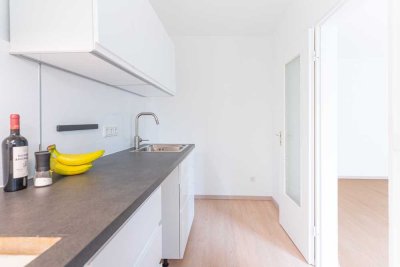 Frisch renovierte gemütliche und helle zwei Zimmerwohnung mit großem Balkon sucht passende Mieter