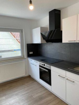 Gepflegte DG-Wohnung mit drei Zimmern sowie Balkon und Einbauküche in Rosenfeld