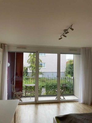 Moderne Studentenwohnung gegenüber den Universität mit Balkon und EBK.