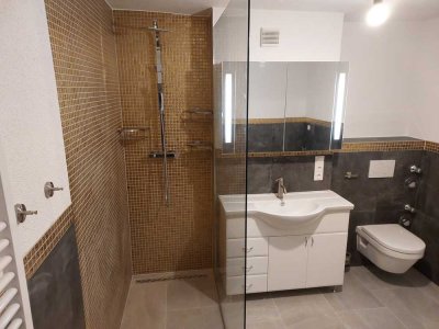 Direkt am Olympiapark 3,5 Raum-Maisonette-Wohnung mit geh. Innenausstattung mit EBK