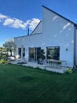 Geräumiges, neuwertiges 8-Raum-Einfamilienhaus mit lux. Innenausstattung in Bad Soden am Taunus