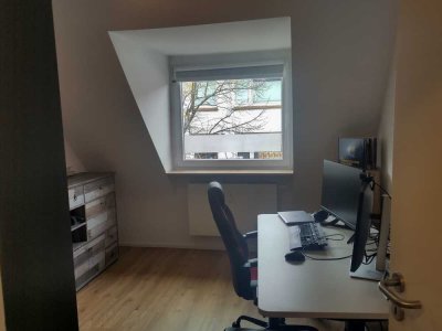 Sanierte Wohnung mit drei Zimmern und Einbauküche in Essen-Holsterhausen