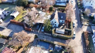 Sanieren oder neu bauen: Einfamilienhaus auf ca. 817 qm in Toplage Stockdorf mit Luftschutzbunker