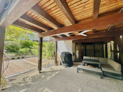 Wohnen im Grünen - 2,5 Zimmer-Wohnung mit herrlichem Garten und überdachter Terrasse