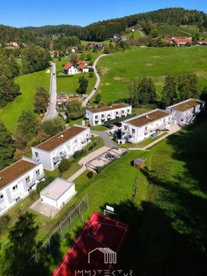 Wohnen am Waldrand : Sonnige 4-Zimmer-Wohnung mit mehreren Balkonen und Fernblick in Stiftingtal