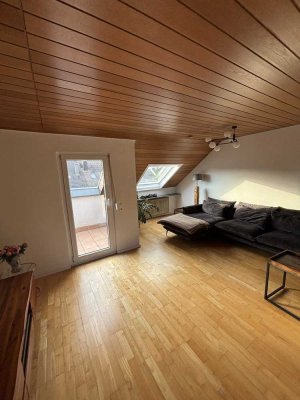 Helle 3-Zimmer Dachgeschosswohnung mit Dachterasse in Karlsruhe-Neureut
