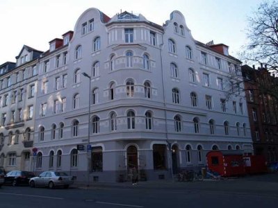 TOP sanierte Einzimmer-Altbau-Wohnung mit Parkett und großer Wohnküche in Linden