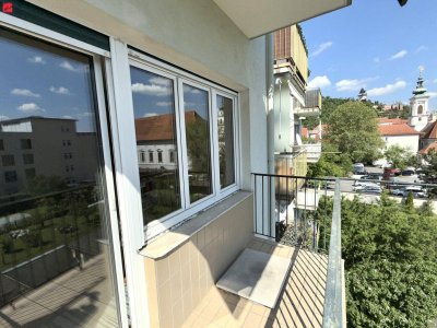 Harmonische Altbauwohnung mit Blick auf den Schlossberg!