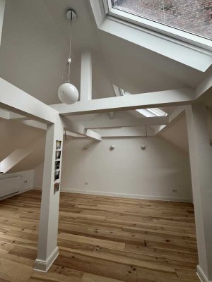 Erstbezug nach Sanierung: attraktive 4-Zimmer-DG-Wohnung in Frankfurt