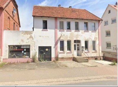 Eime: Dreifamilienhaus mit Gewerbeanteil