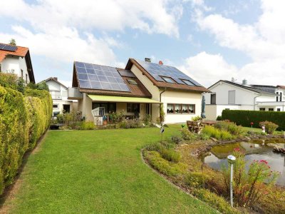 Modernes und komfortables Einfamilienhaus mit gehobener Innenausstattung und parkähnlichem Garten