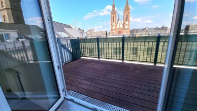 Geisenheim, Rheingau: Helle 3-Zimmer-Dachgeschoß-Wohnung mit toller Dachterrasse, EBK und Stellplatz