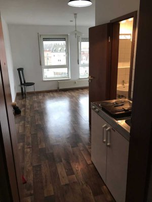 Helle 1-Zimmer Wohnung im 6. OG mit Aufzug in Ludwigshafen Mitte