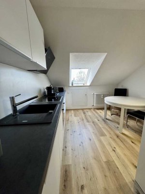 Top-renovierte 2 -Zimmer  Dachgeschosswohnung - Ideal für Eigennutzer oder Kapitalanleger