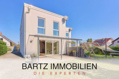 Helle Räume, stilvolles Design, eigener Garten –  modernes Wohnglück auf 2 Etagen