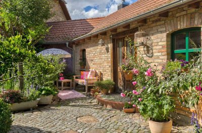 WUNDERSCHÖNES UNIKAT: EINMALIGER VIERSEITENHOF MIT VIEL CHARME UND DIVERSEN MÖGLICHKEITEN