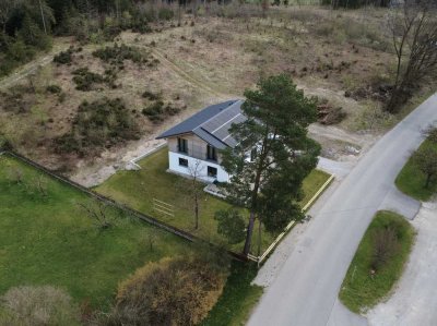 Neuwertiges naturverbundenes Einfamilienhaus mit Garten & Garage in Ainring/Berchtesgadener Land