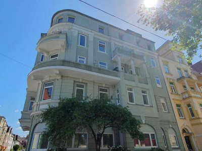Charmante renovierte 2,5-Zi.-Altbauwohnung, Tageslichtbad mit Wanne und Balkon in Bremerhaven-Mitte