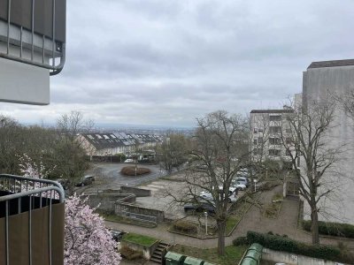 Stadtnah und doch ruhig: 3 Zimmer-Wohnung mit Balkon