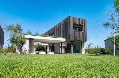 Architektur trifft See – luxuriöses Refugium mit Privatsauna &amp; Atrium