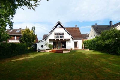 Familienfreundliches Einfamilienhaus mit viel Raum und großem Garten in Düsseldorf Angermund