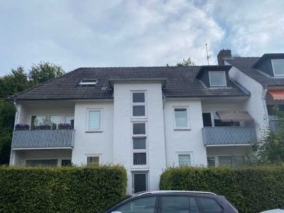 helle 3-Zi.-DG Whg. mit EBK + Badewanne - WG geeignet