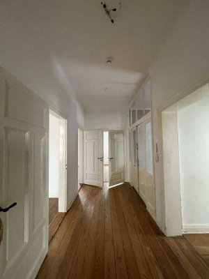 Großzügige 6-Zimmer Wohnung in sehr zentraler Lage