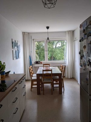 Helle, freundliche 3-Zimmer-Wohnung mit Balkon in grüner, ruhiger Wohnanlage in Aachen zu vermieten