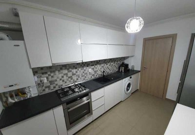 Ansprechende und vollständig renovierte 2-Zimmer-Wohnung mit Balkon und Einbauküche in Altötting