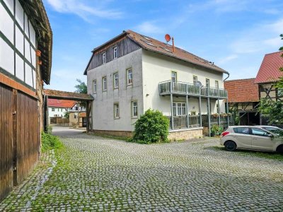 Reiterhof mit Weide, Mehrfamilienhau und Garagen