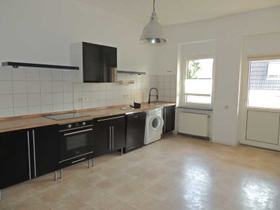 GEMÜTLICHE 2-ZIMMER-WOHNUNG MIT EBK. u. BALKON IM 2.OG. EINES GEPFL. 5-FAM.-HAUS IN SG-GRÄFRATH