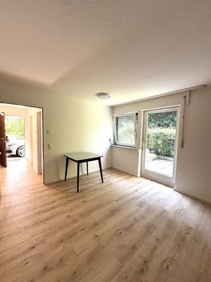 Ruhige und kernsanierte 1-Zimmer-Wohnung mit Terrasse und Stellplatz
