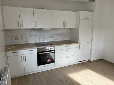 Frisch renovierte Dachgeschosswohnung mit zwei Räumen und EBK in Albstadt