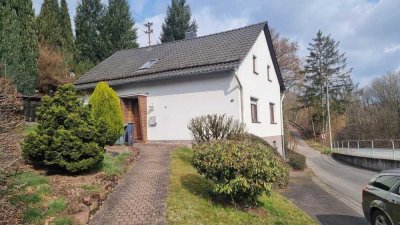 Einfamilienhaus freistehend mit großem Grundstück und Doppelgarage zwischen Wissen und Hamm/Sieg