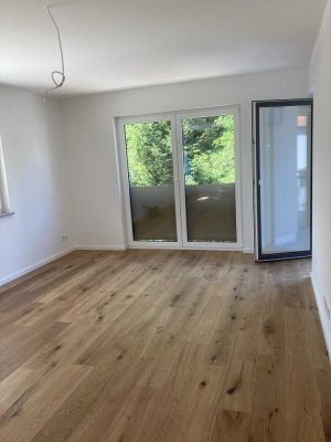Geschmackvolle 2-Raum-Wohnung mit Balkon und Einbauküche in Dachau