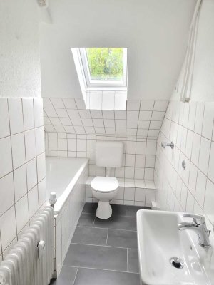 Alles neu! Renoviert!!! Zentral!!! Schöne, gemütliche 2,5 Raum Wohnung! GE-Schalke!