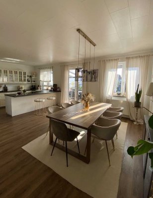 Moderne kernsanierte EG-Wohnung mit großer Terrasse & flexibler Nutzungsmöglichkeit