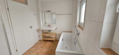 Lichtdurchflutete 4-Zimmer Maisonette-Wohnung im 2. OG mit Aufzug