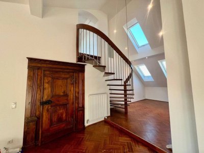 Gefühlvoll sanierte Dachterrassen-Maisonette im Andräviertel - mit grandiosem Stadt- und Bergblick