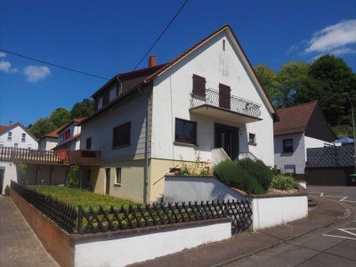 ATTRAKTIVES ZWEIFAMLIENHAUS MIT GARAGE  IN BIERBACH